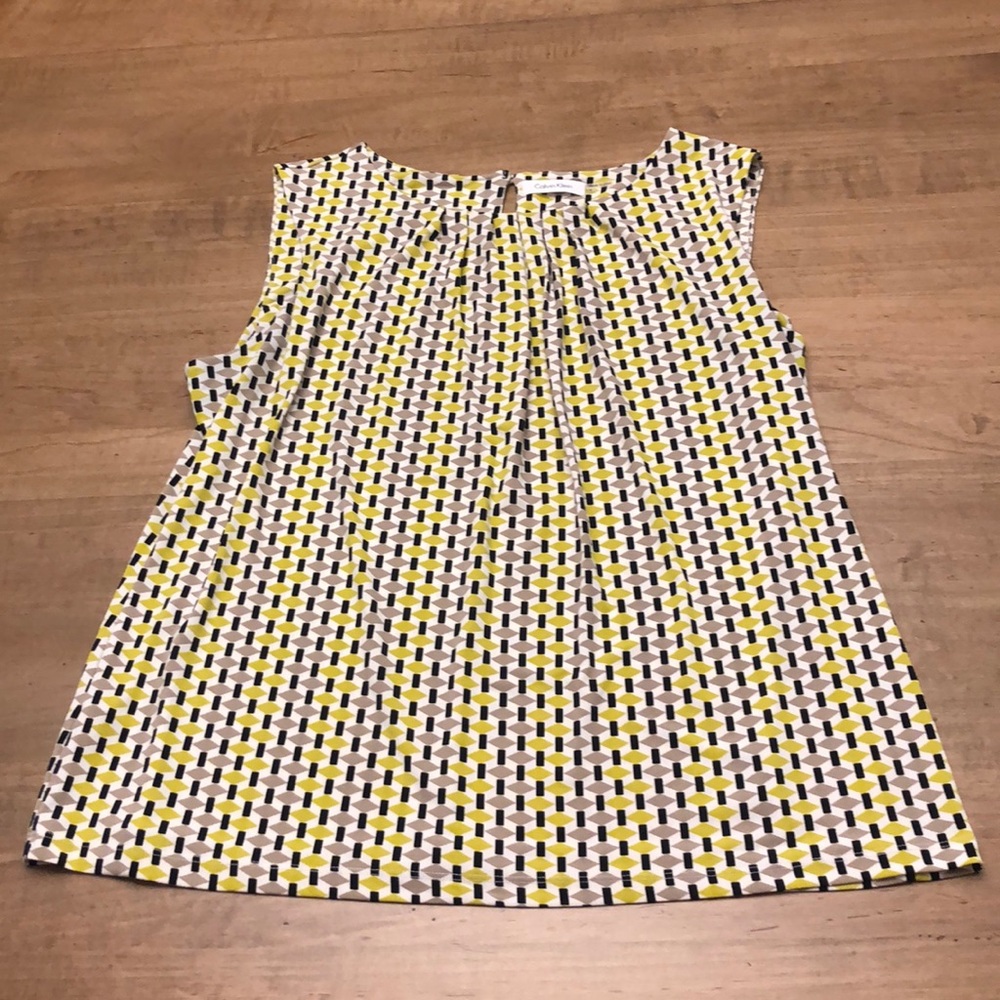 Calvin Klein lined sleeveless shell. 1X. Yellow tan and white geometric pattern.